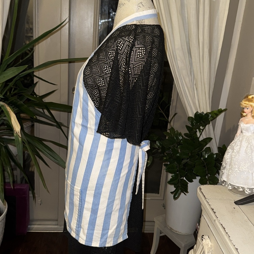 Blue & white Apron vertical striped apron two front pockets tie back one size - Picture 7 of 12